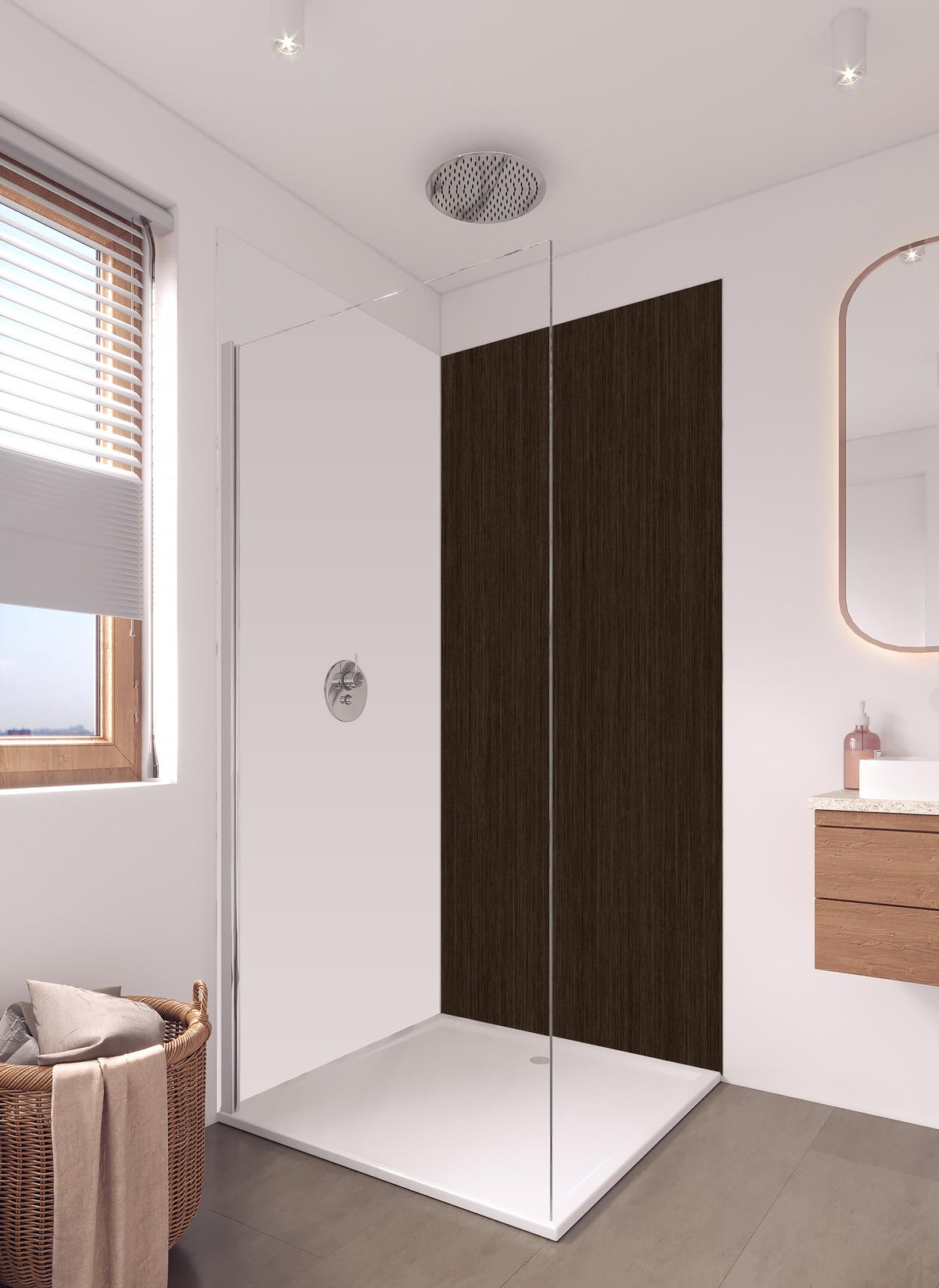 Duschrückwand - Dunkles strukturiertes Holz in hellem Badezimmer mit Regenduschkopf - zweiteilige Eck-Duschrückwand