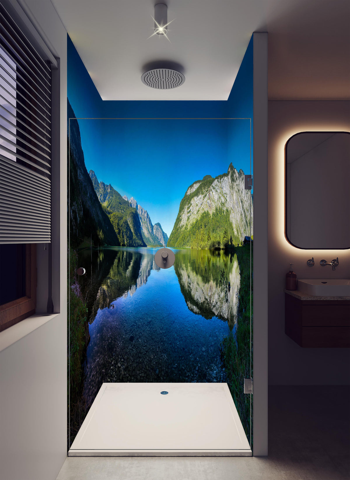 Duschrückwand - Alpen Königsee Österreich in luxuriöser Dusche mit Regenduschkopf