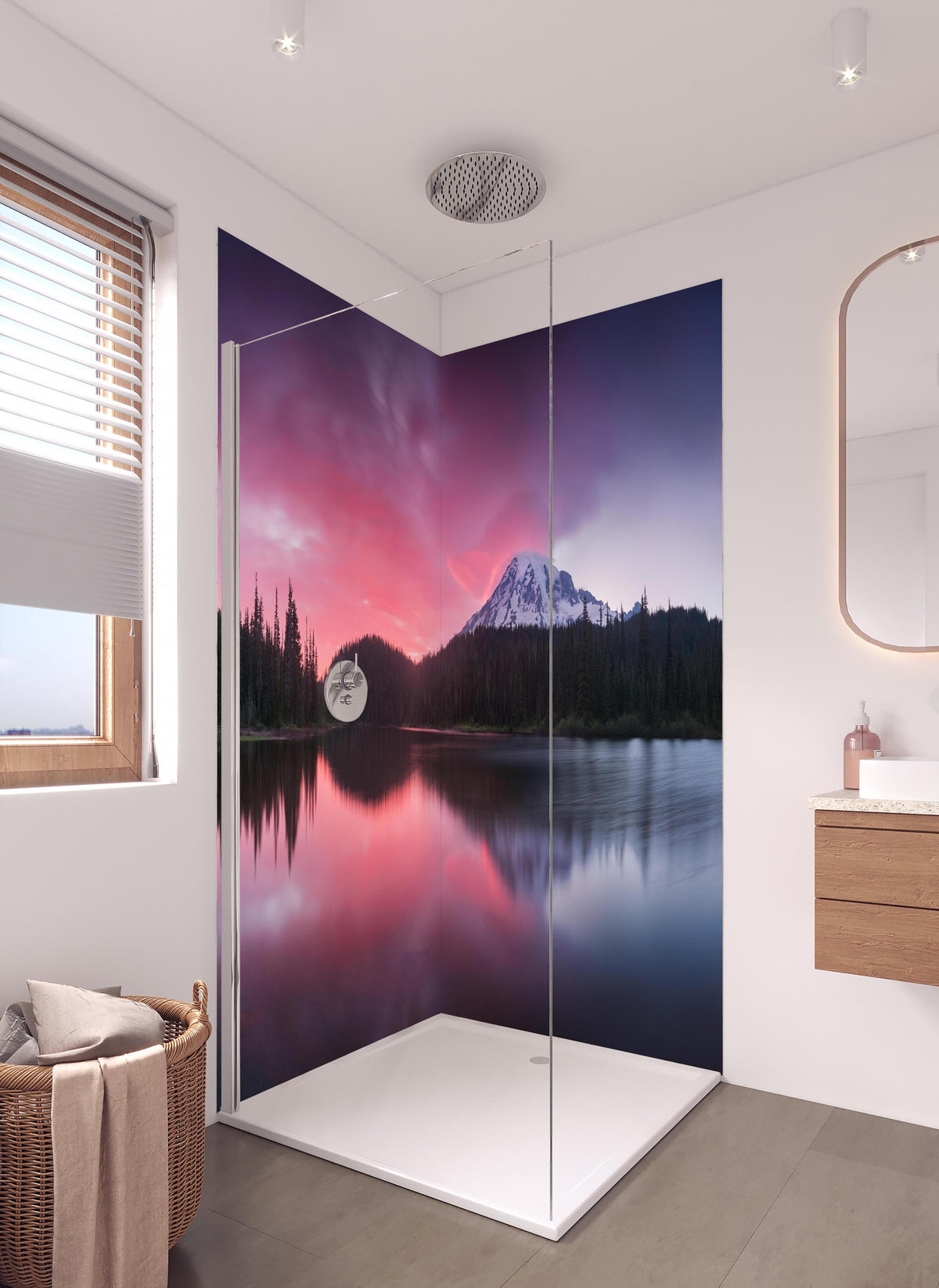 Duschrückwand - Aussicht auf den Mount Rainier in hellem Badezimmer mit Regenduschkopf - zweiteilige Eck-Duschrückwand