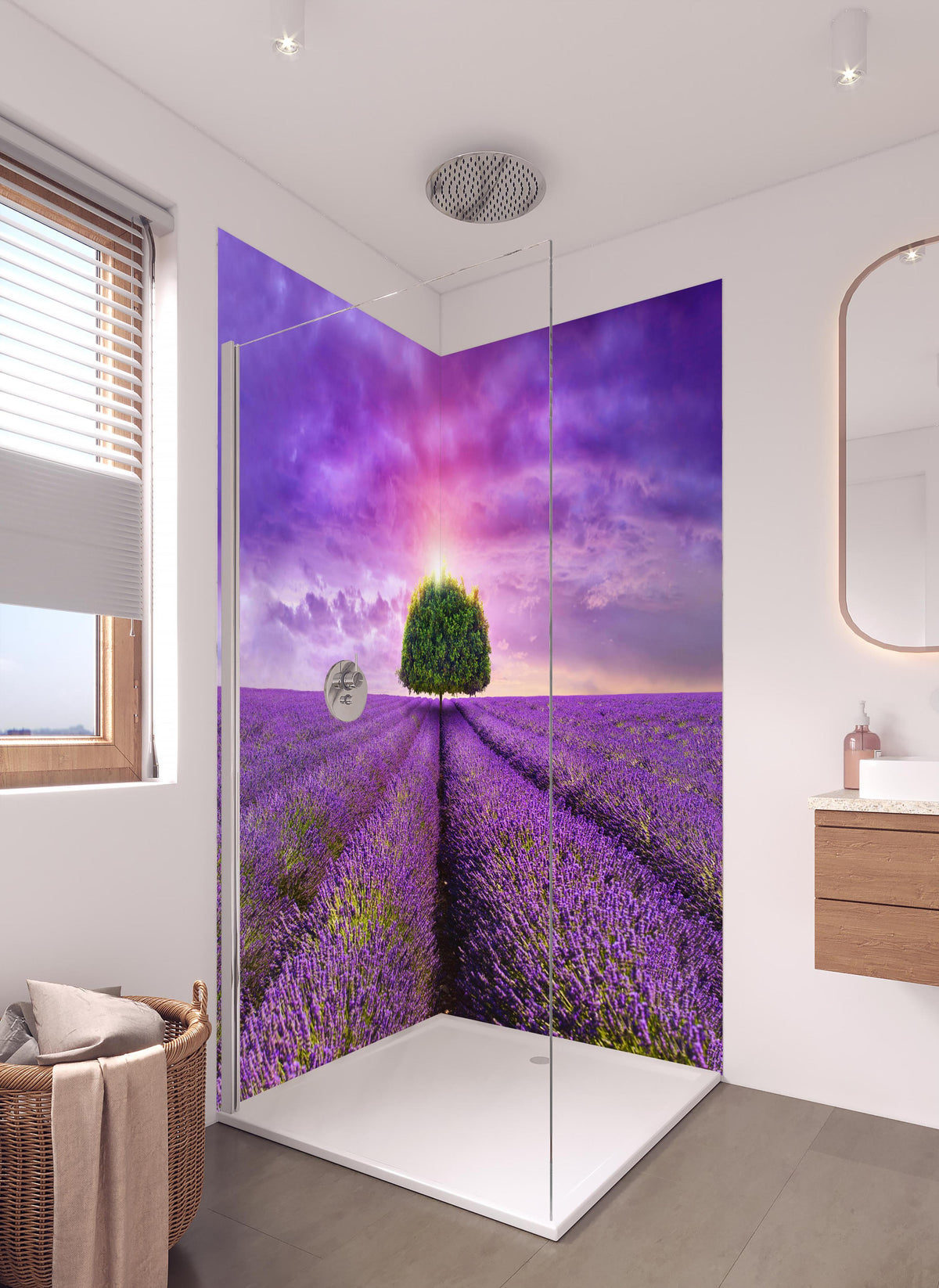 Duschrückwand - Baum im schönen lavendel Feld in hellem Badezimmer mit Regenduschkopf - zweiteilige Eck-Duschrückwand