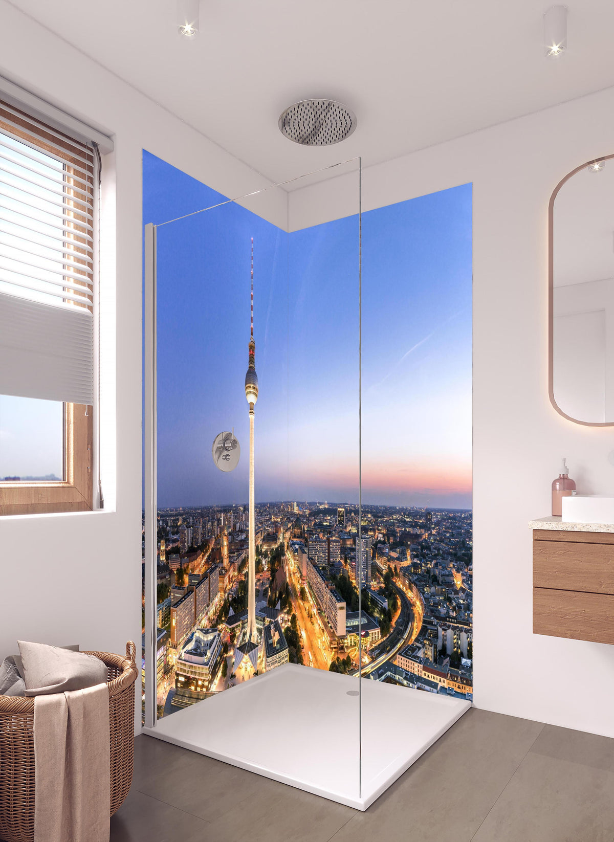 Duschrückwand - Berliner Fernsehturm in hellem Badezimmer mit Regenduschkopf - zweiteilige Eck-Duschrückwand