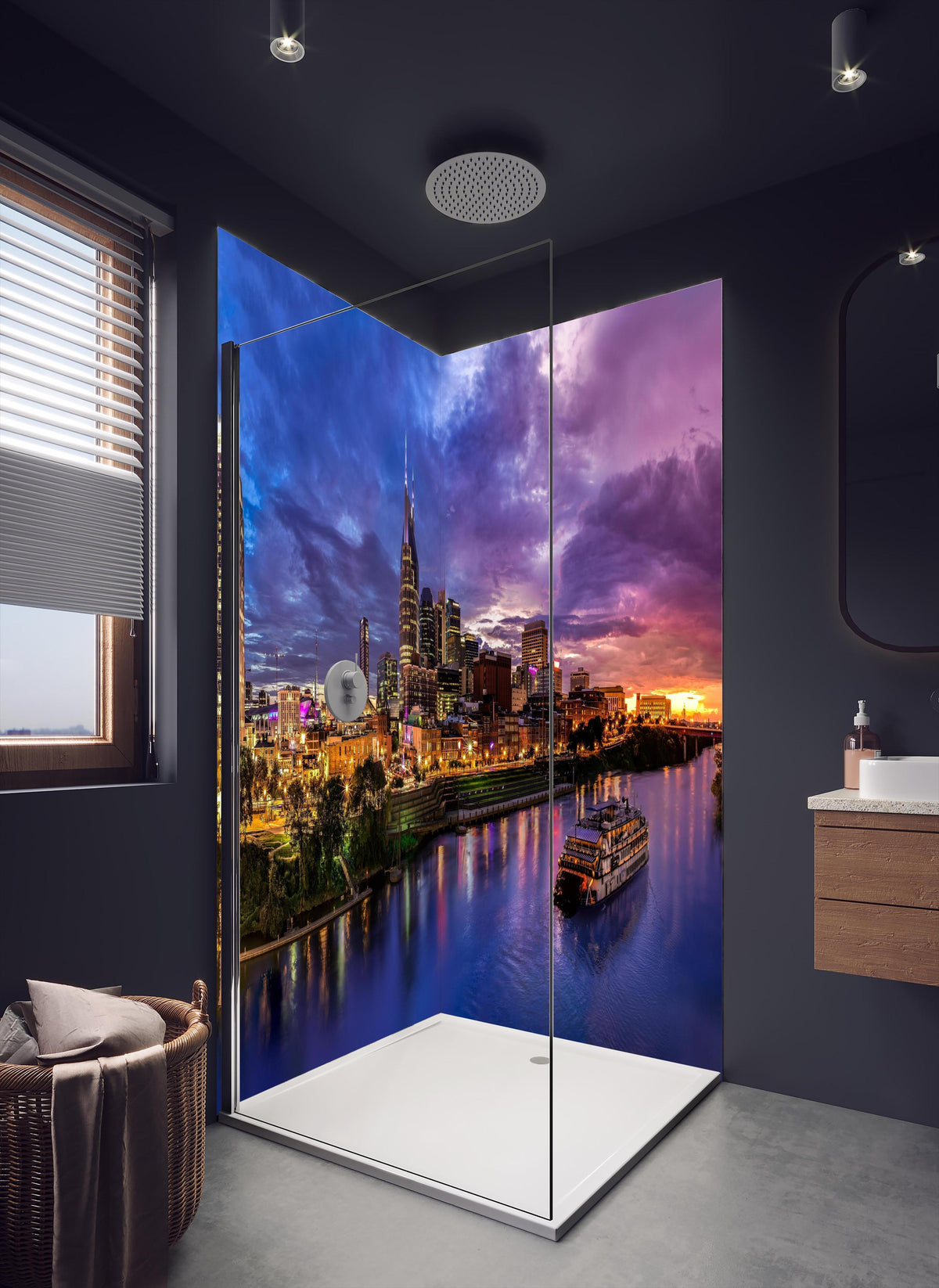 Duschrückwand - Bunte Skyline von Nashville in dunklem Badezimmer mit Regenduschkopf