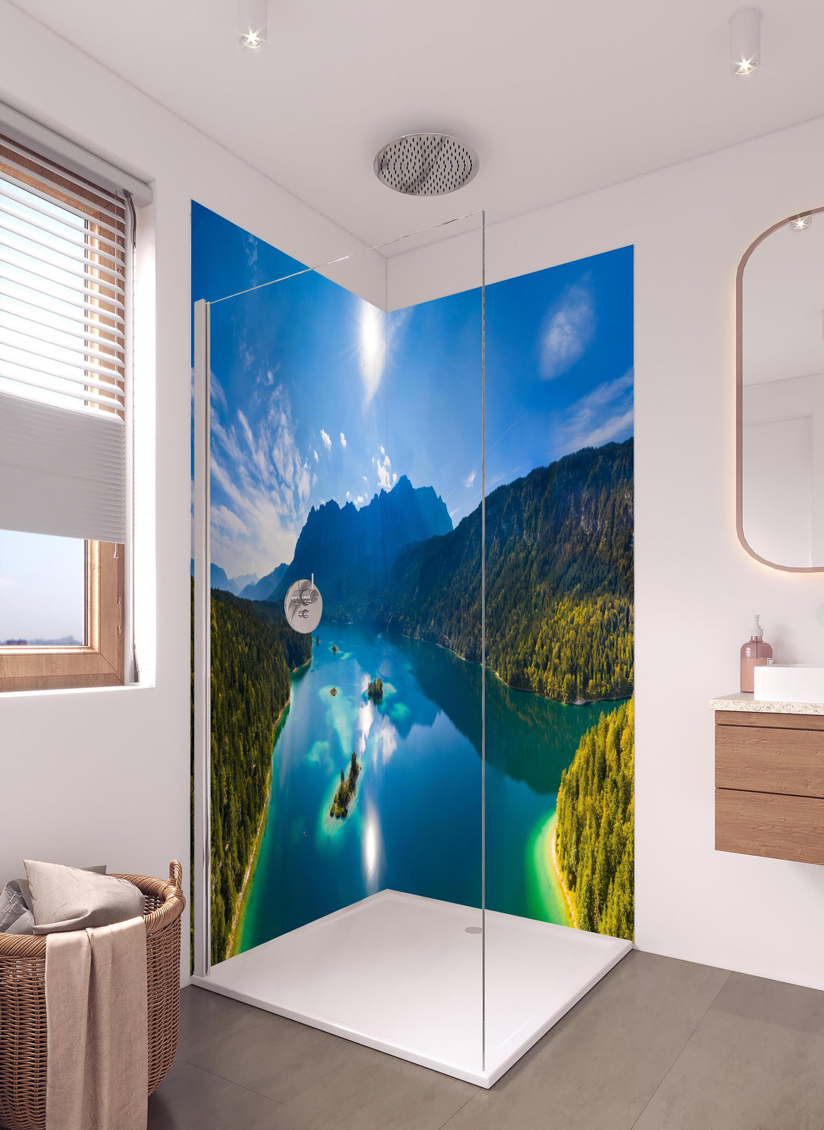 Duschrückwand - Eibsees mit der Zugspitze im Hintergrund in hellem Badezimmer mit Regenduschkopf - zweiteilige Eck-Duschrückwand