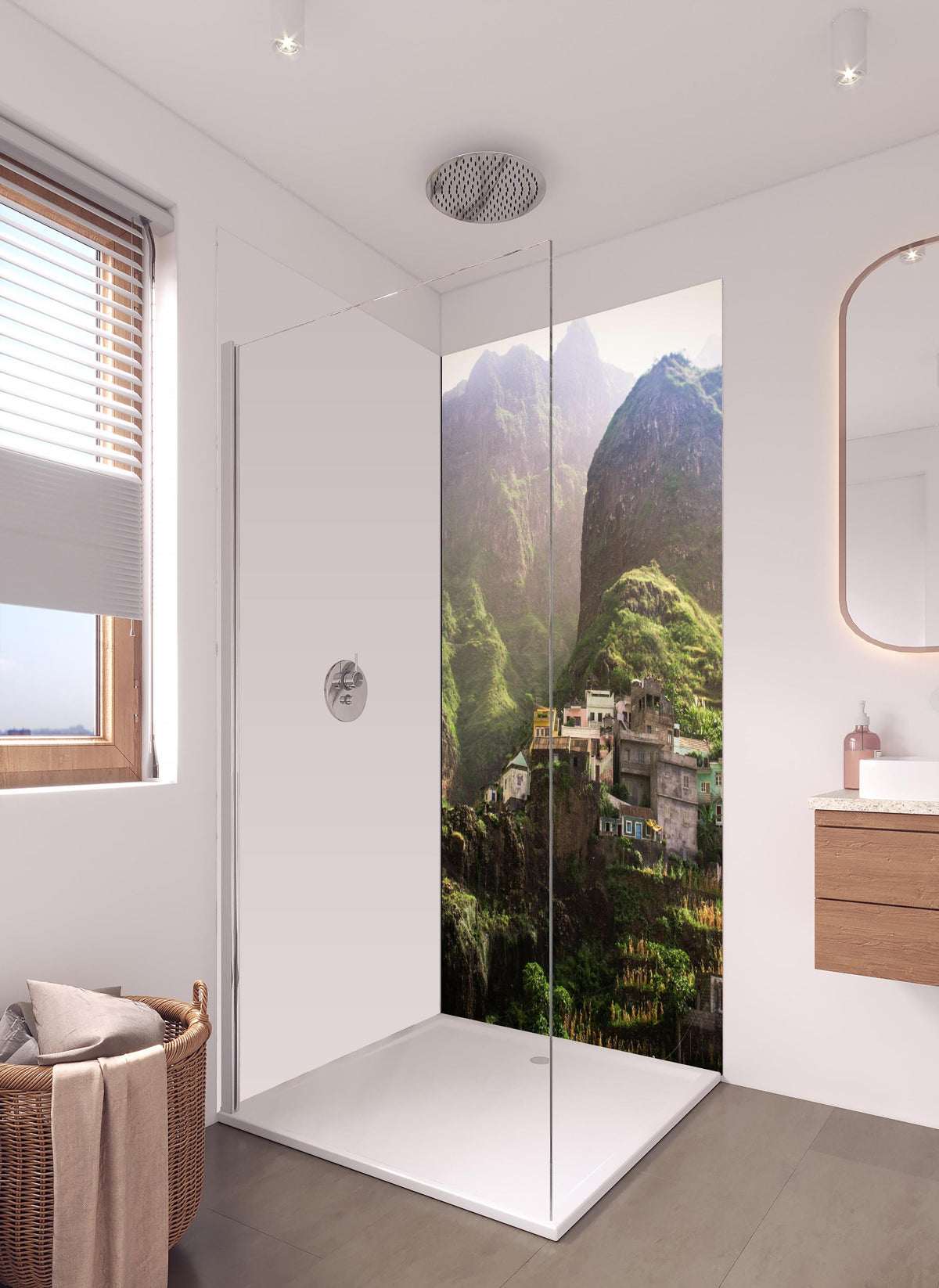 Duschrückwand - Fontainhas Landschaft in hellem Badezimmer mit Regenduschkopf - einteilige Duschrückwand