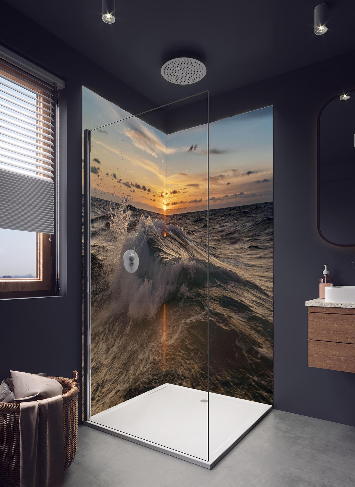 Duschrückwand - Kleine Windwelle bei Sonnenuntergang in dunklem Badezimmer mit Regenduschkopf