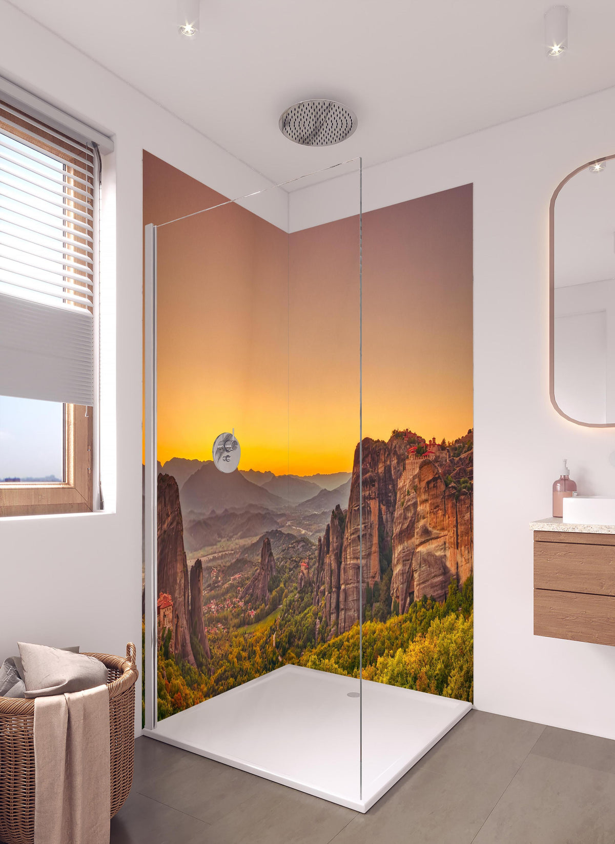 Duschrückwand - Landschaft mit Klöstern und Felsformationen in hellem Badezimmer mit Regenduschkopf - zweiteilige Eck-Duschrückwand