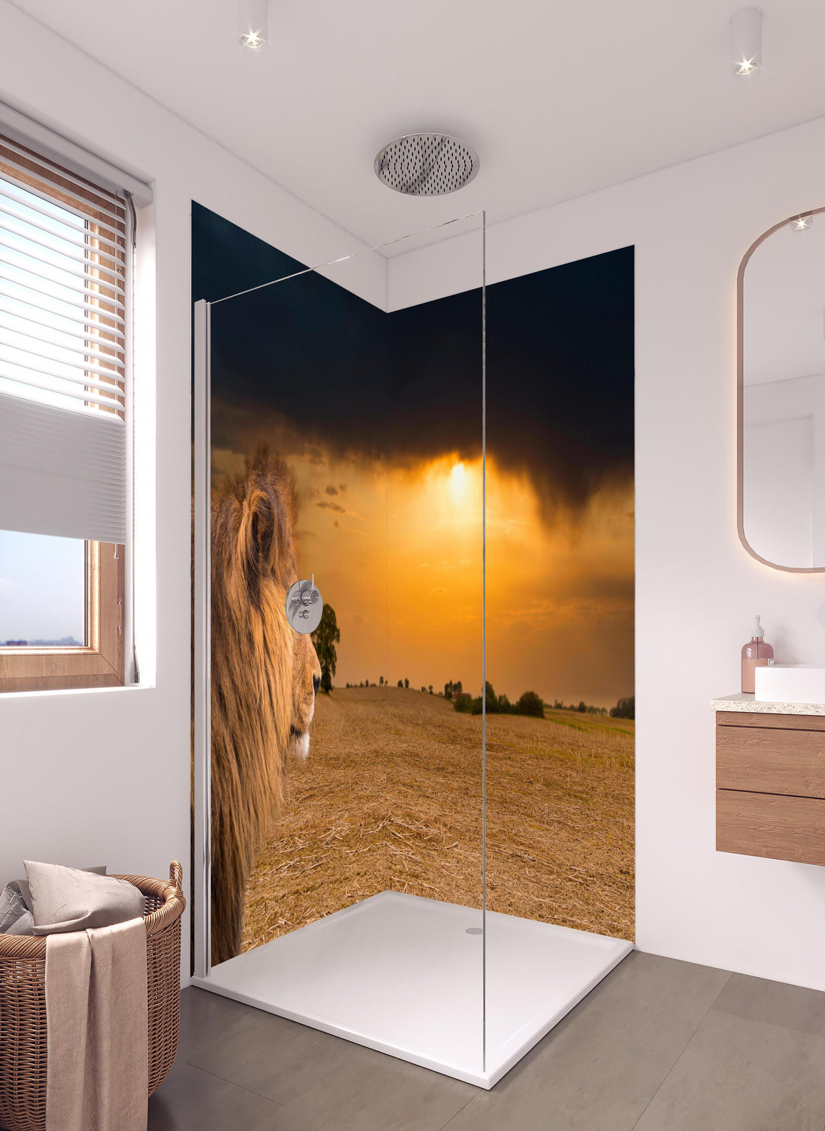 Duschrückwand - Löwe in Steppe im Sonnenuntergang in hellem Badezimmer mit Regenduschkopf - zweiteilige Eck-Duschrückwand