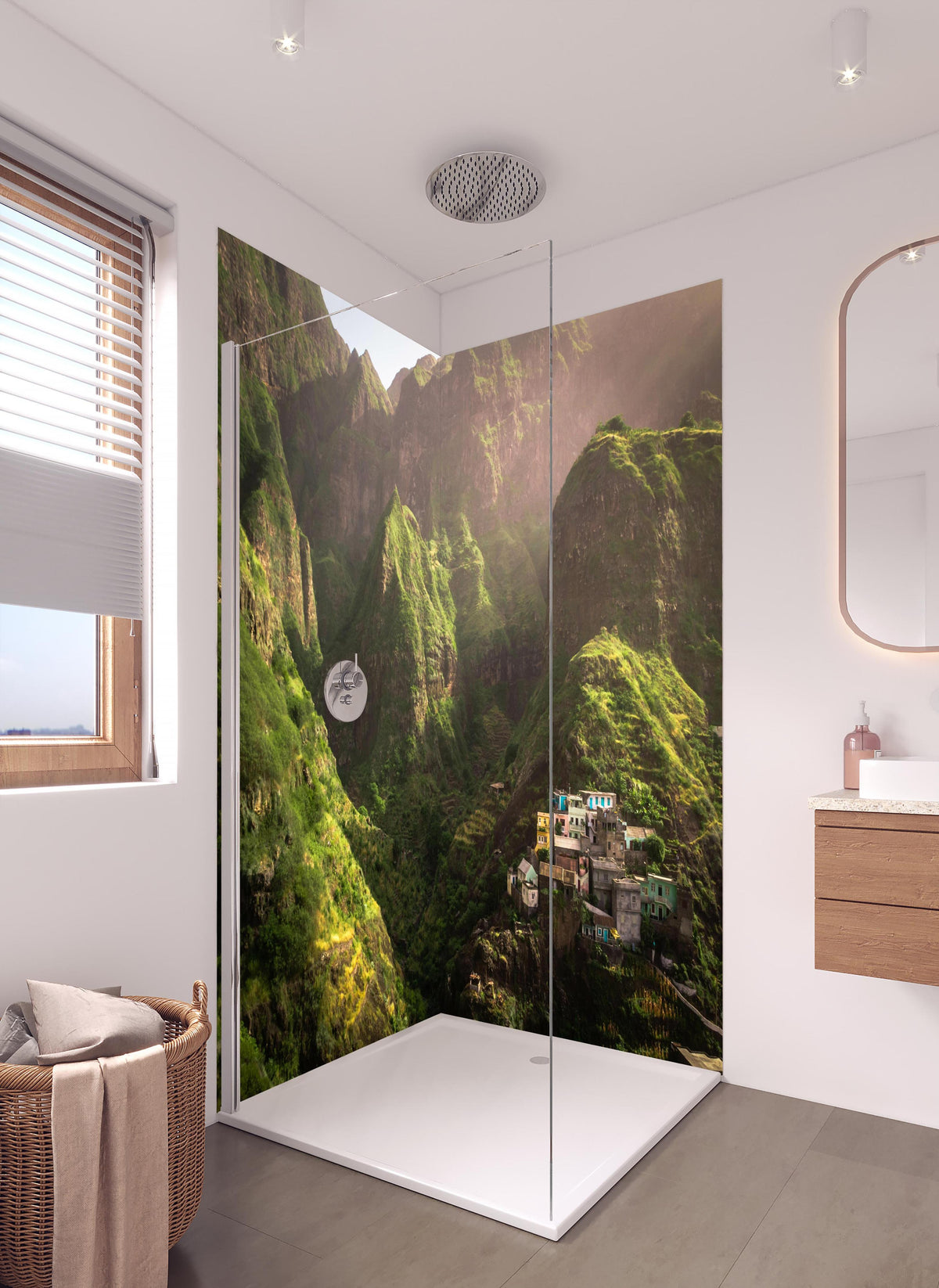 Duschrückwand - Luftaufnahme von Fontainhas - Kabo Verde in hellem Badezimmer mit Regenduschkopf - zweiteilige Eck-Duschrückwand