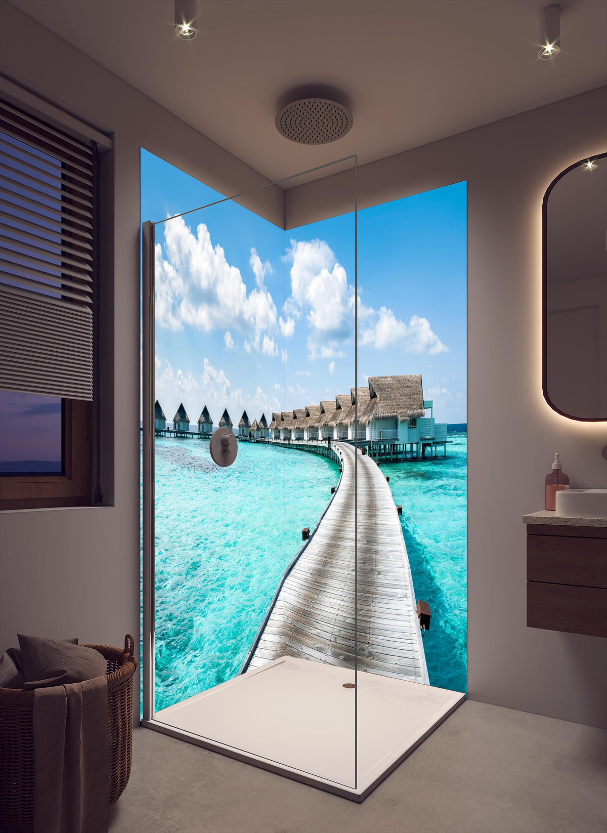 Duschrückwand - Malediven Wasser-Hotel in cremefarbenem Badezimmer mit Regenduschkopf