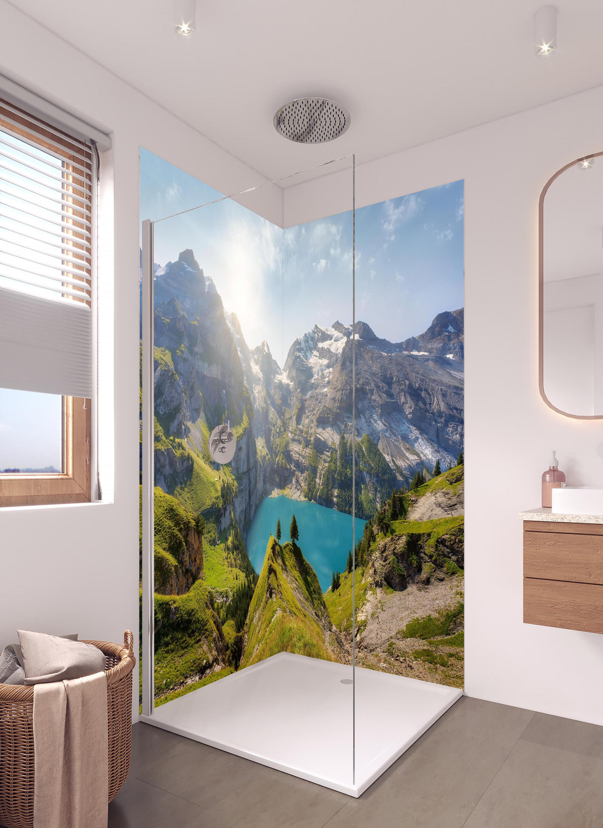 Duschrückwand - Oeschinensee in den Schweizer Alpen in hellem Badezimmer mit Regenduschkopf - zweiteilige Eck-Duschrückwand