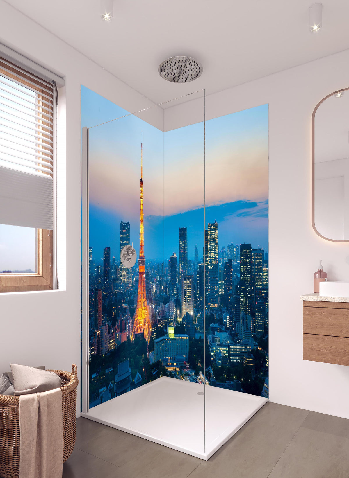 Duschrückwand - Tokyo Tower bei Nacht in hellem Badezimmer mit Regenduschkopf - zweiteilige Eck-Duschrückwand