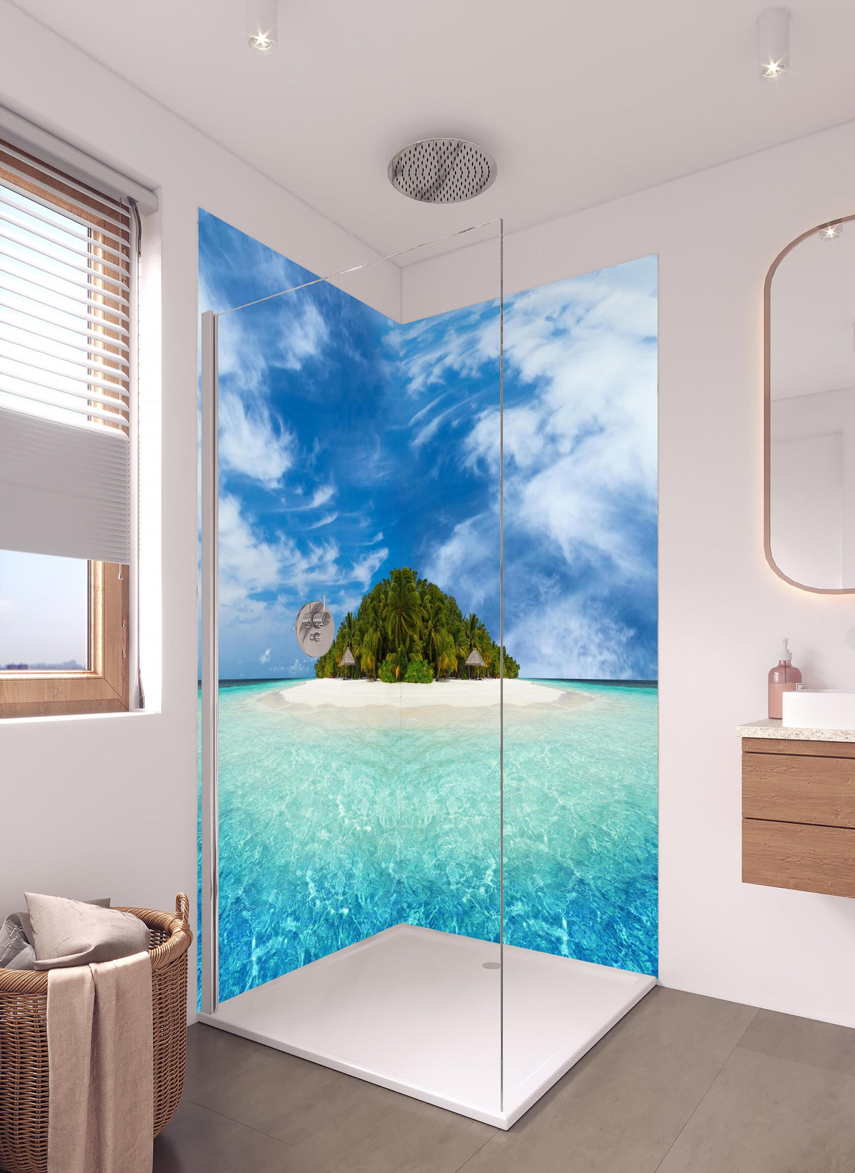 Duschrückwand - Tropische Insel mit Kokospalmen in hellem Badezimmer mit Regenduschkopf - zweiteilige Eck-Duschrückwand