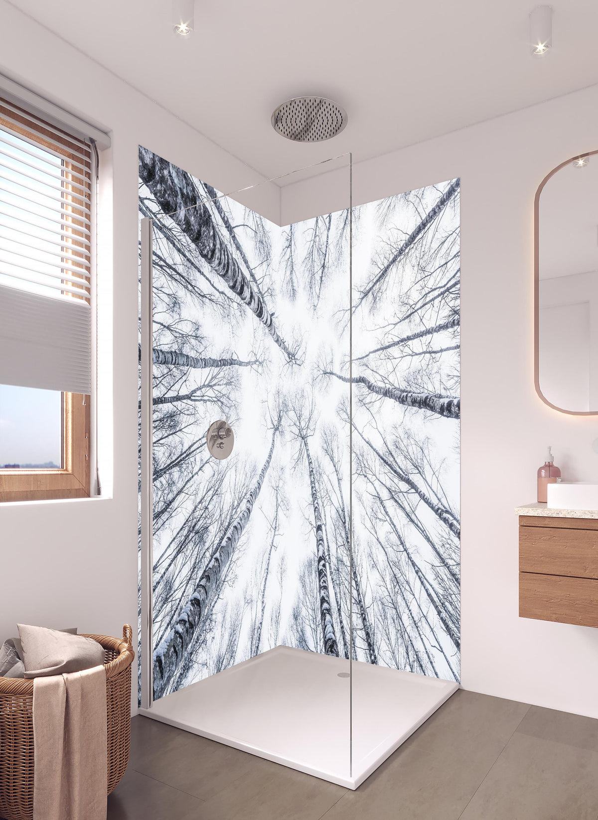 Duschrückwand - Eisiger Wald im Winter in hellem Badezimmer mit Regenduschkopf - zweiteilige Eck-Duschrückwand