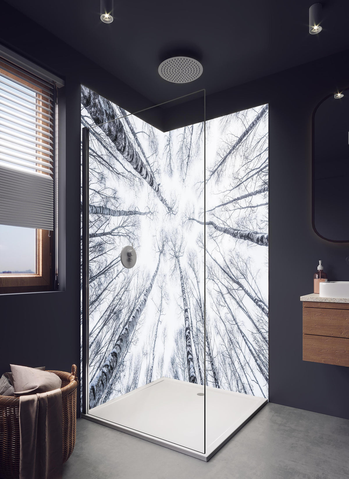 Duschrückwand - Eisiger Wald im Winter in hellem Badezimmer mit Regenduschkopf - zweiteilige Eck-Duschrückwand
