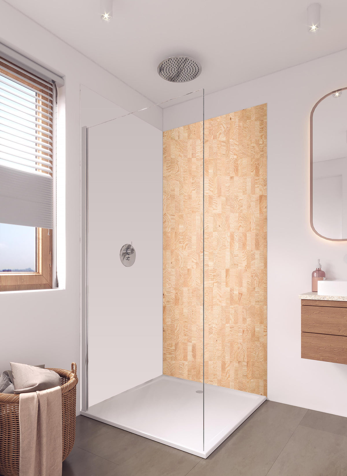 Duschrückwand - Holztextur aus Eschenholz in hellem Badezimmer mit Regenduschkopf - zweiteilige Eck-Duschrückwand