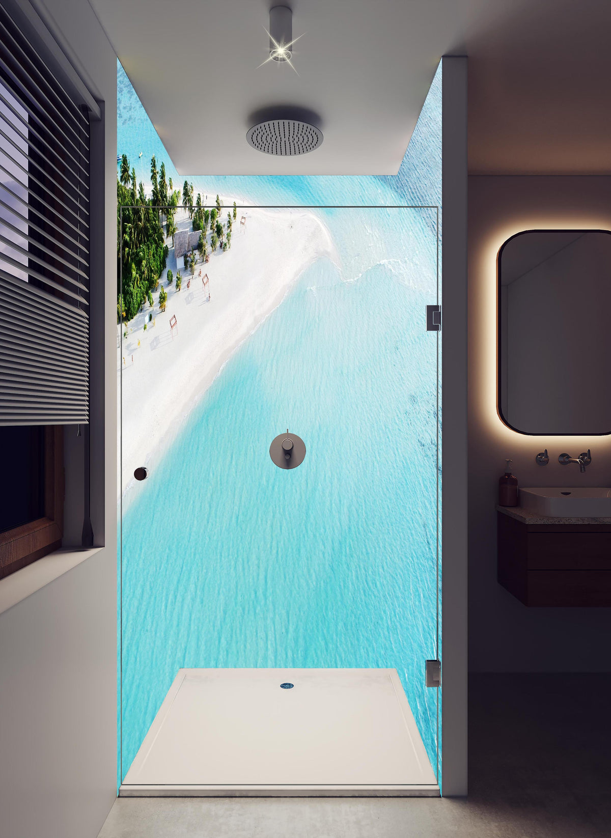Duschrückwand - Paradiesischer Strand in den Malediven in hellem Badezimmer mit Regenduschkopf - zweiteilige Eck-Duschrückwand