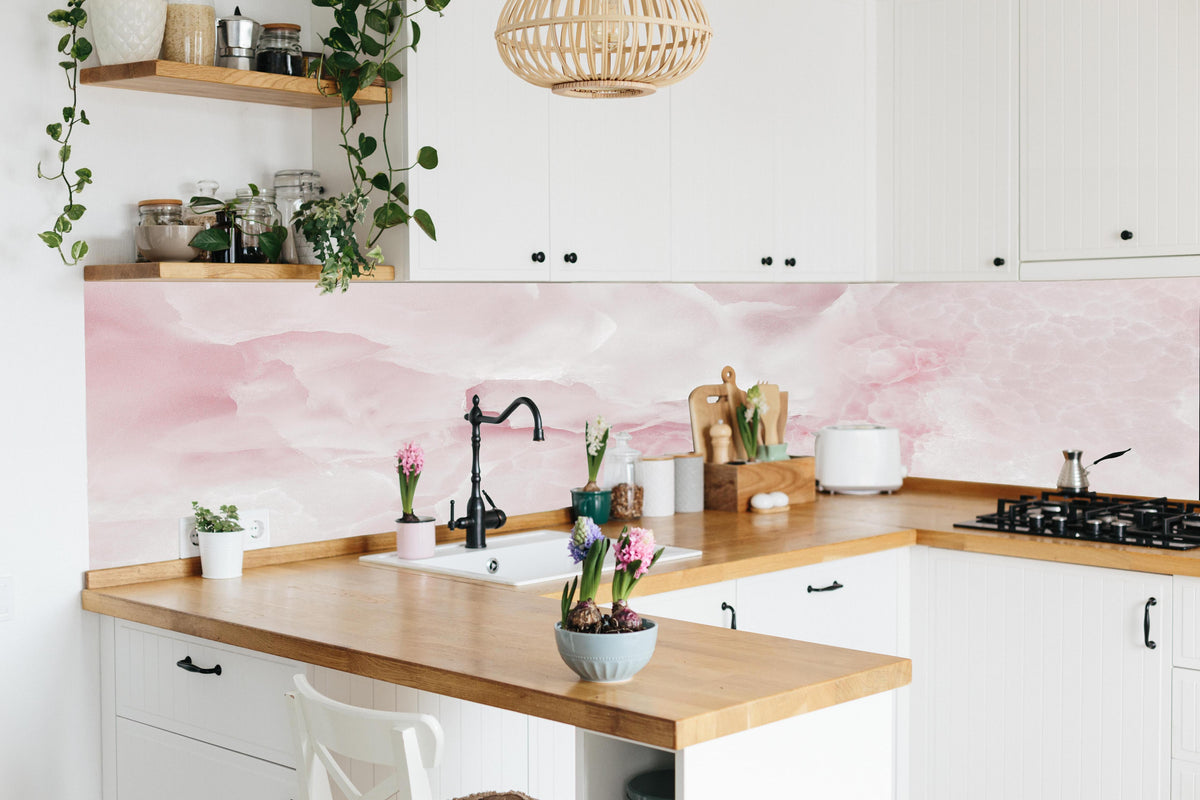 Küche - Rosa Emperador Onyx Marmor in lebendiger Küche mit bunten Blumen