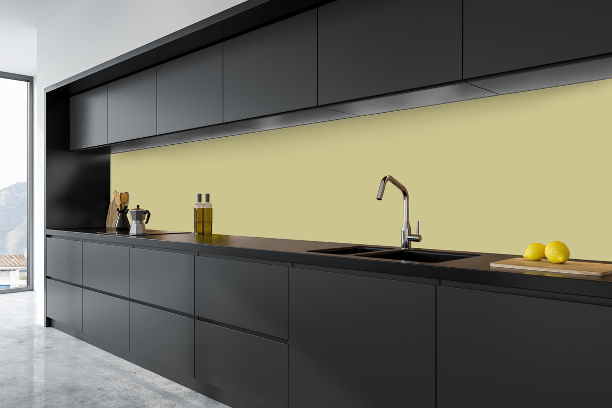 Küche - RAL 1000 (Grünbeige) in tiefschwarzer matt-premium Einbauküche