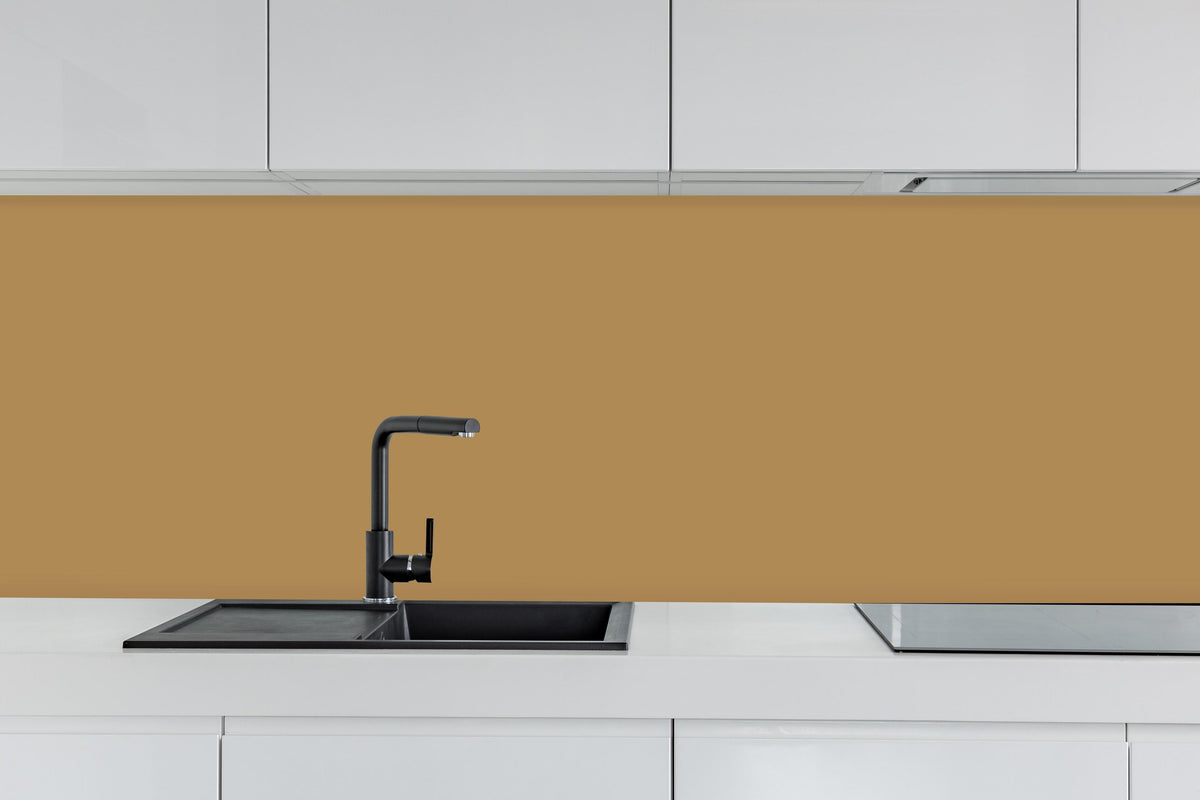 Küche - RAL 1011 (Braunbeige) in charakteristischer Vollholz-Küche mit modernem Gasherd