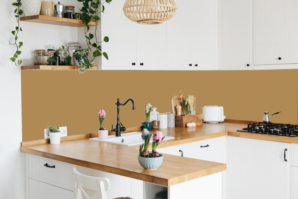 Küche - RAL 1011 (Braunbeige) in lebendiger Küche mit bunten Blumen