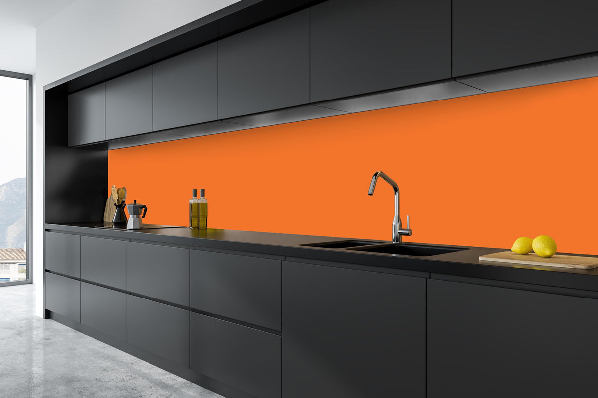 Küche - RAL 2008 (Leuchtendes Rot-Orange) in tiefschwarzer matt-premium Einbauküche
