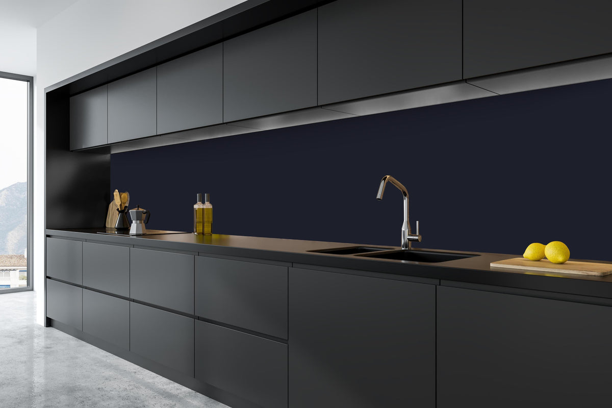 Küche - RAL 5004 (Schwarzblau) in tiefschwarzer matt-premium Einbauküche