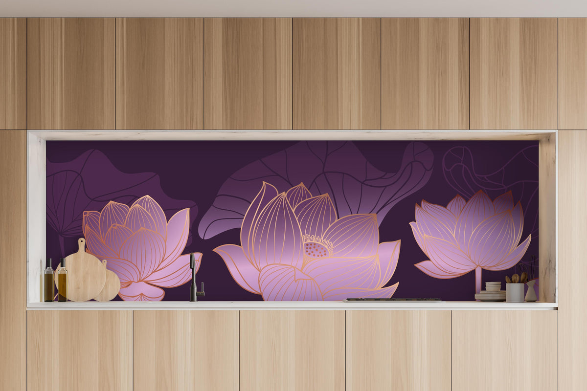 Küche - Rosa-lila Blüten in charakteristischer Vollholz-Küche mit modernem Gasherd