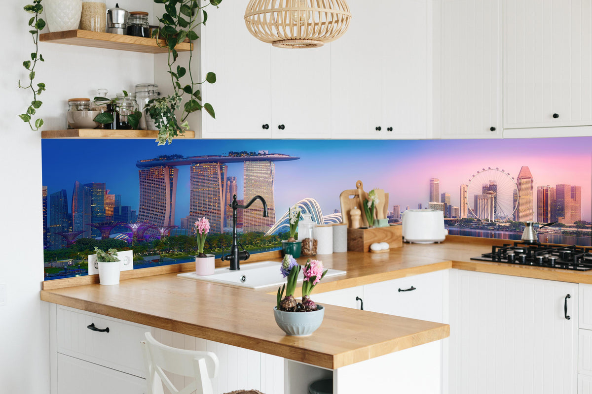 Küche - Skyline von Singapur in lebendiger Küche mit bunten Blumen