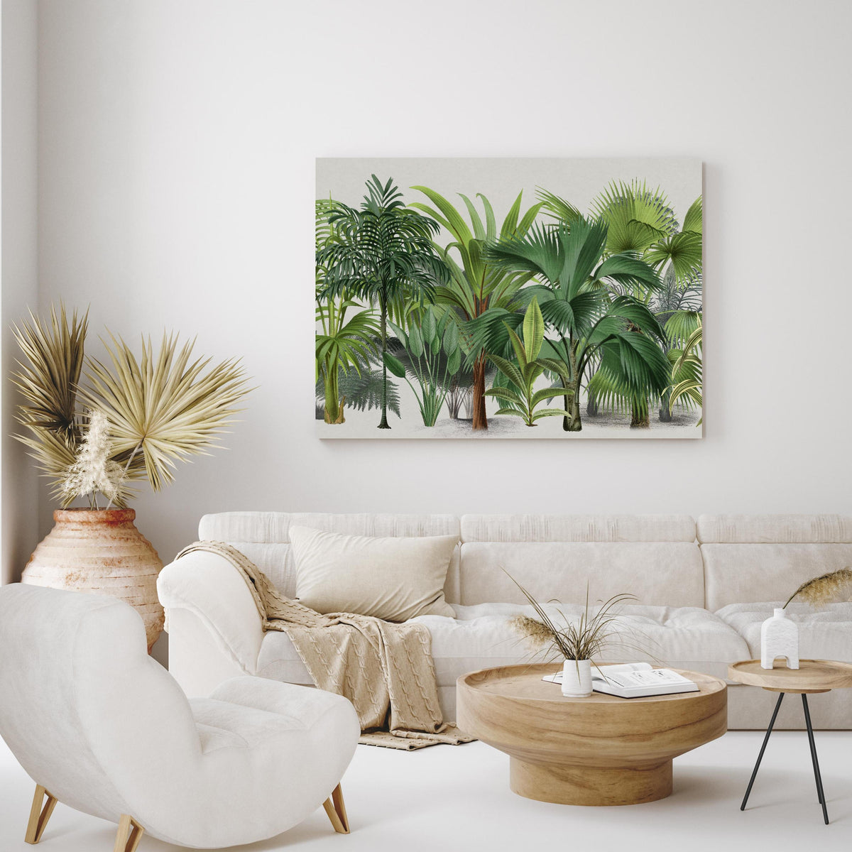Wandbild - Exotische Bäume in exotisch eingerichtetem Wohnzimmer über gemütlicher Couch