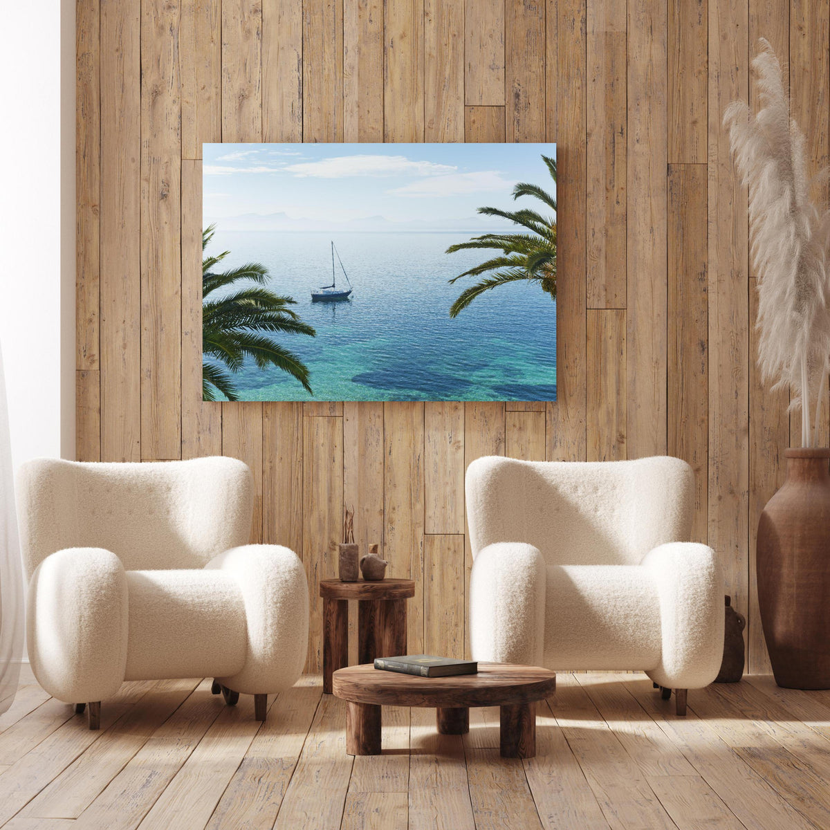 Wandbild - Meeres Ausblick - Mallorca an Holzwand hinter sanften Sesseln mit Plüschbezug