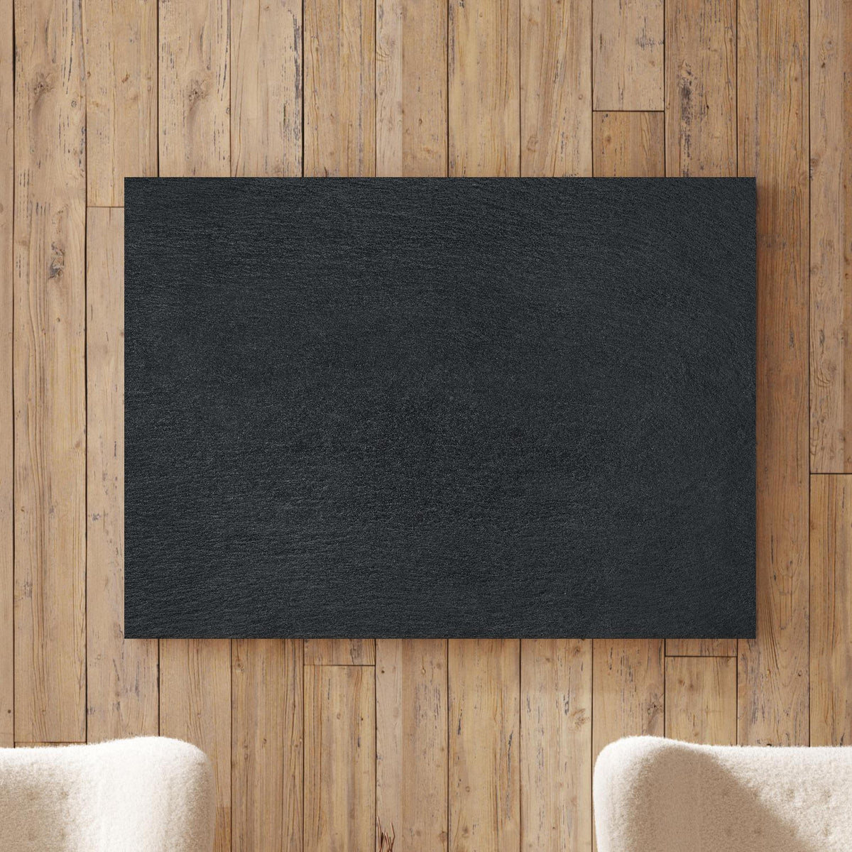Wandbild - Schwarzer Graphit an Holzwand hinter sanften Sesseln mit Plüschbezug Zoom