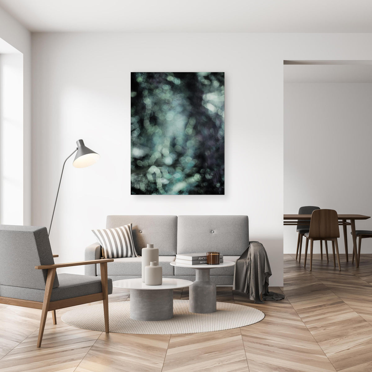 Wandbild - Unklare Oberfläche - Bläulich in gemütlichem Wohnzimmer neben grauer Retro-Lampe