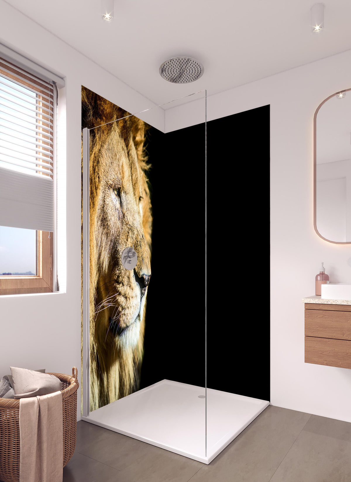Duschrückwand - Alter Löwe auf schwarzem Hintergrund in hellem Badezimmer mit Regenduschkopf  - zweiteilige Eck-Duschrückwand