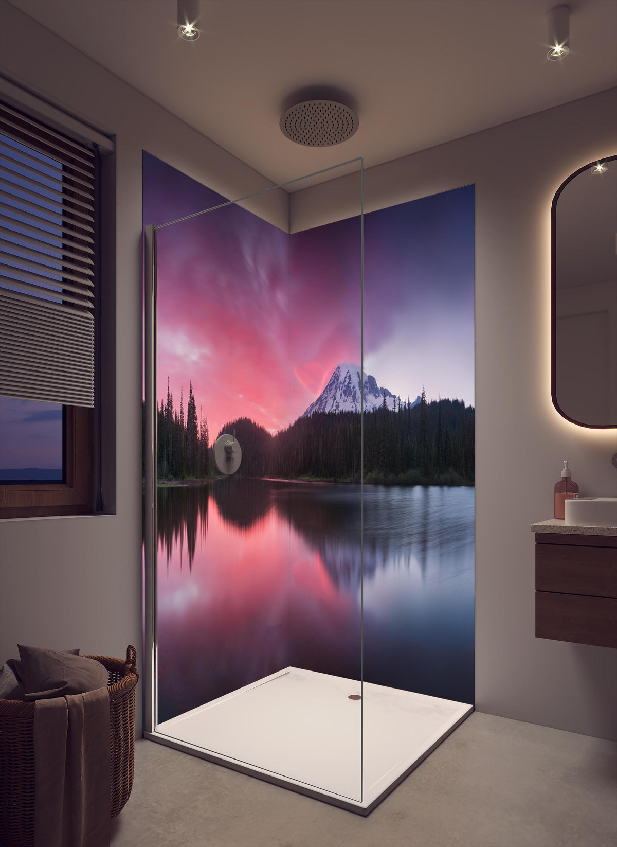 Duschrückwand - Aussicht auf den Mount Rainier in cremefarbenem Badezimmer mit Regenduschkopf
