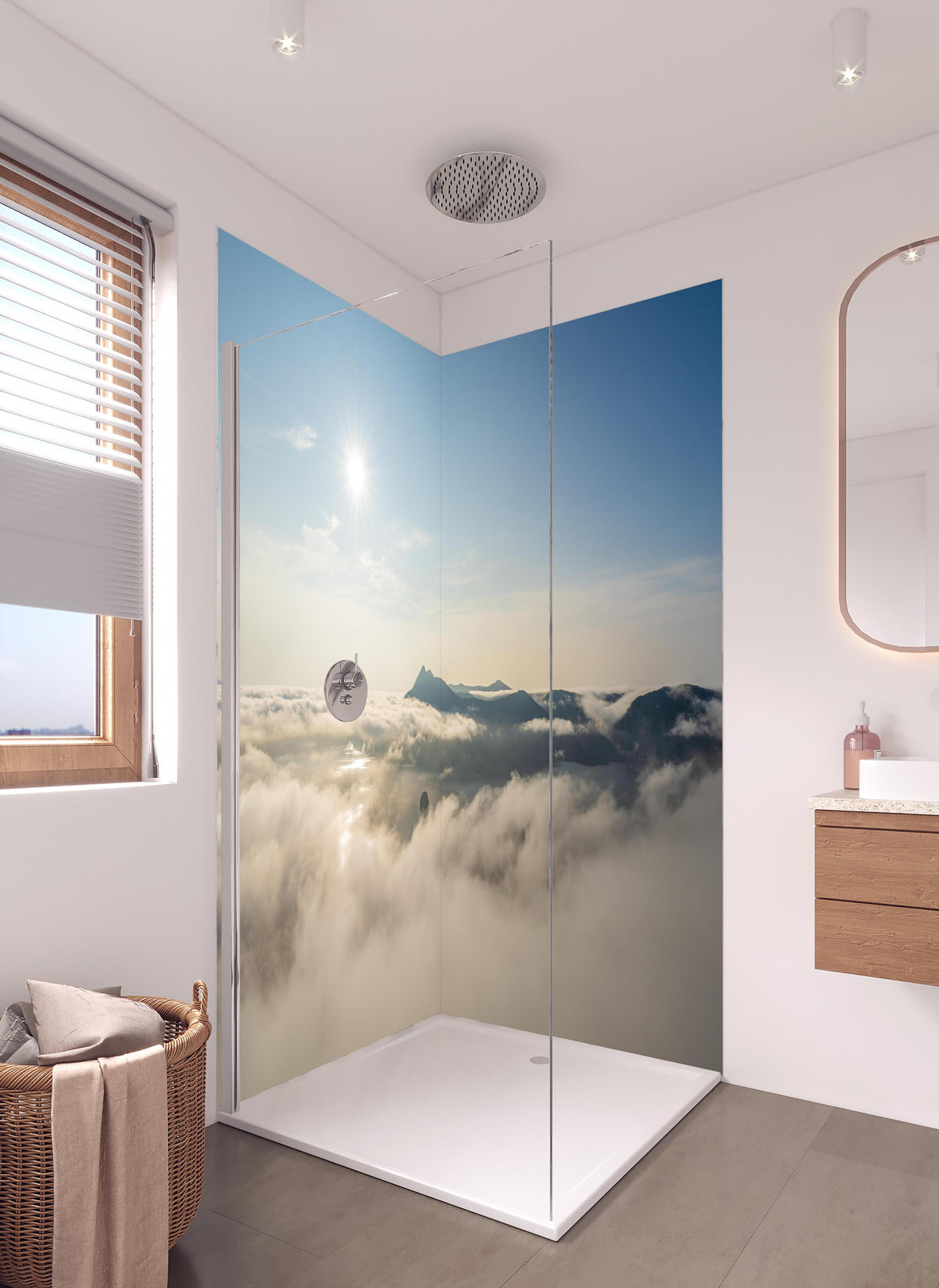 Duschrückwand - Berg Asahi Unkai in hellem Badezimmer mit Regenduschkopf  - zweiteilige Eck-Duschrückwand