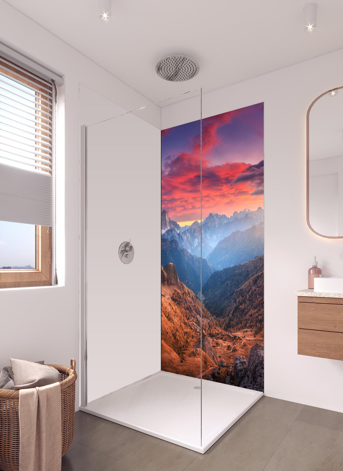 Duschrückwand - Bunt roter Himmel in hellem Badezimmer mit Regenduschkopf - einteilige Duschrückwand
