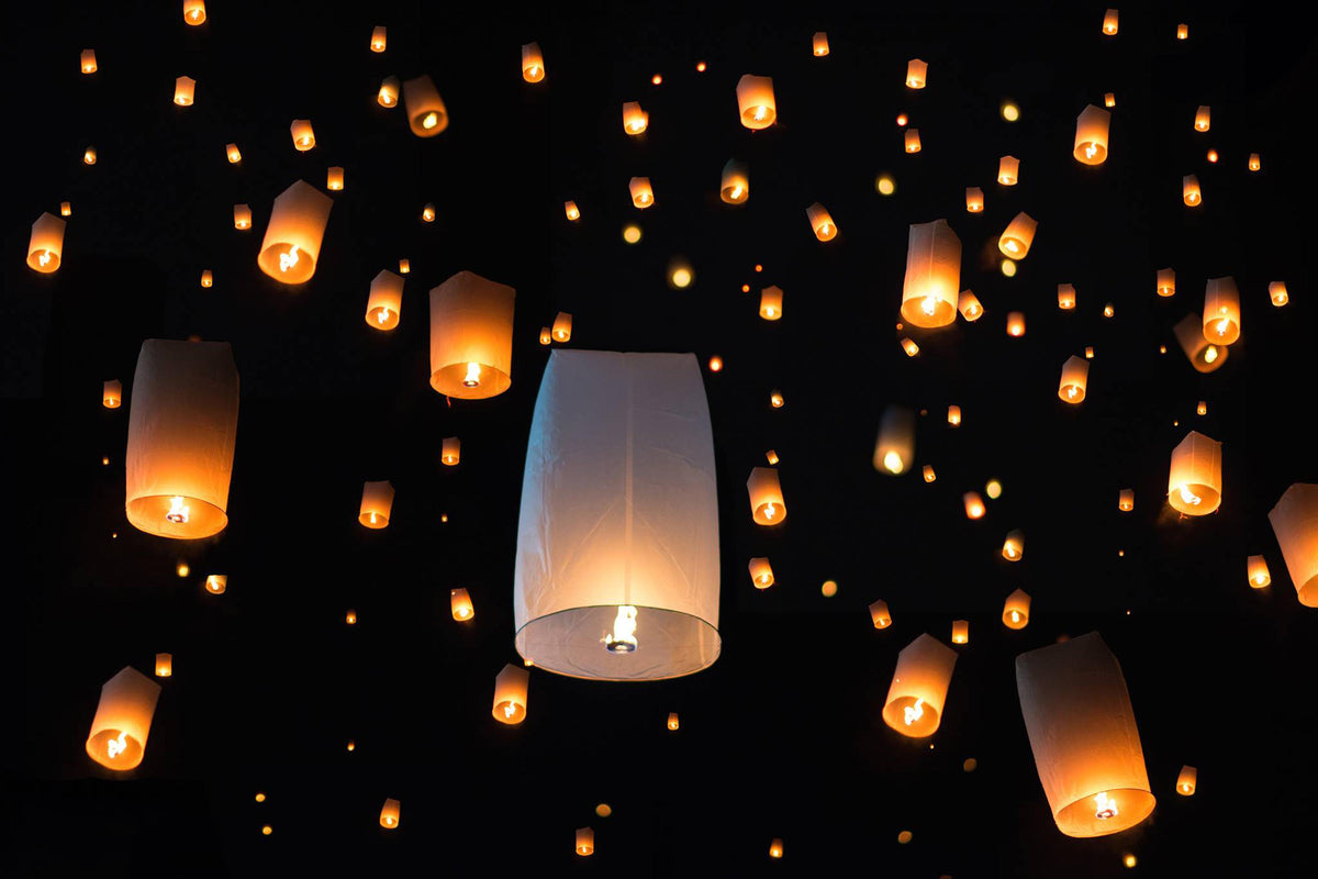Duschrückwand-Das Unfounded Festival und Loy Krathong