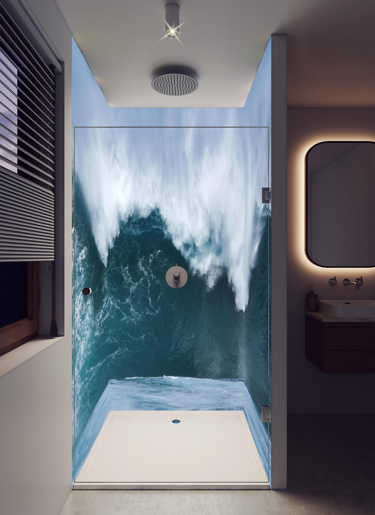 Duschrückwand - Große Welle im Ozean in luxuriöser Dusche mit Regenduschkopf