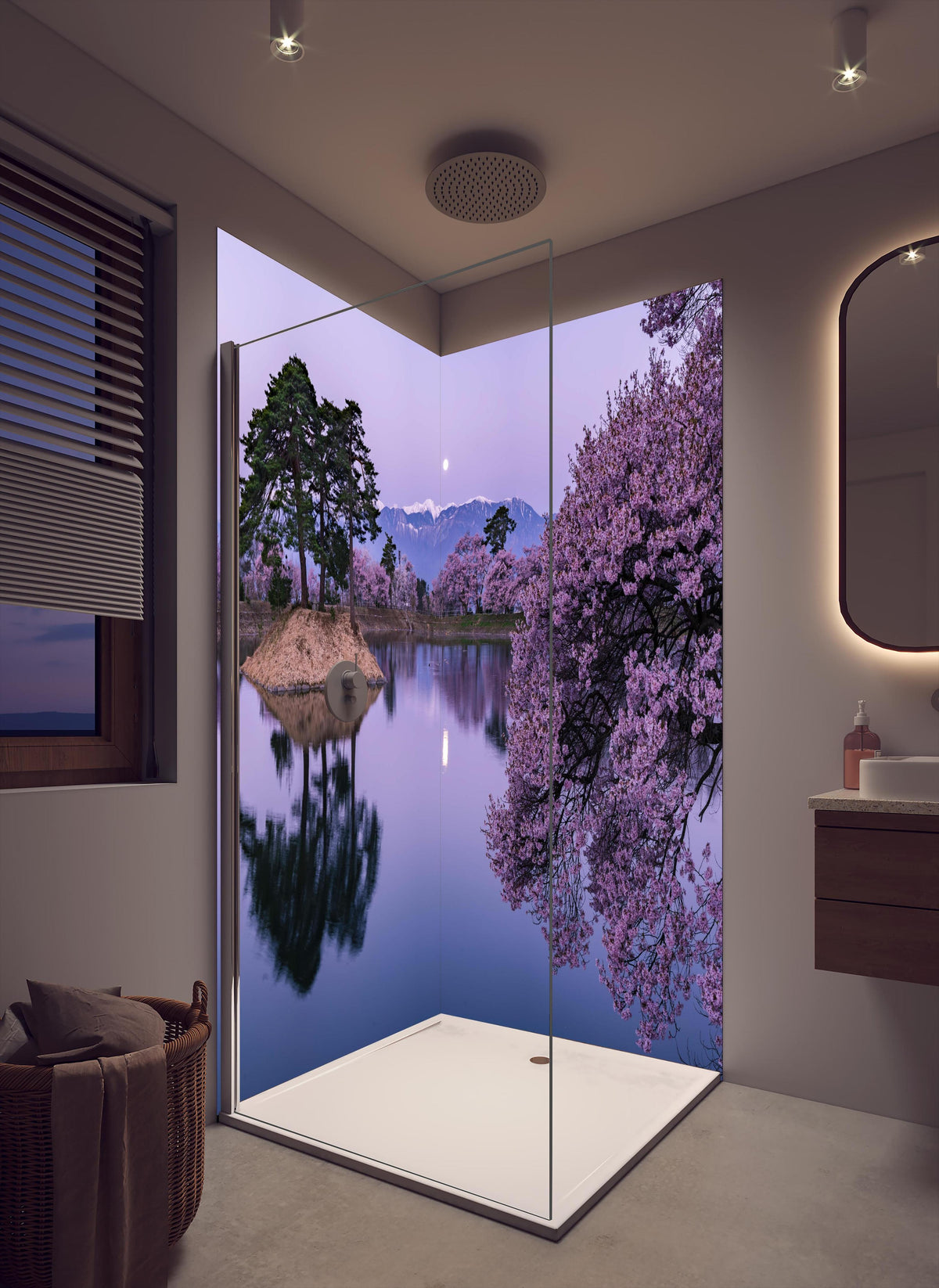 Duschrückwand - Kirschblüte - Vollmond in cremefarbenem Badezimmer mit Regenduschkopf