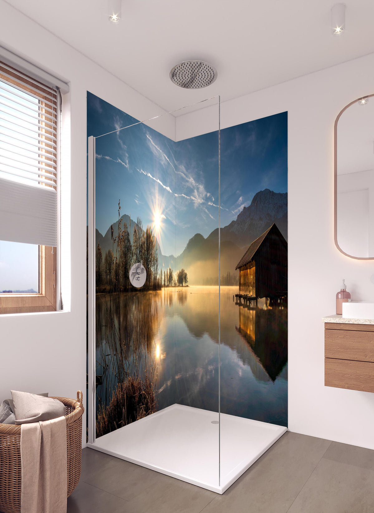 Duschrückwand - Morgensonnenblick auf den Bayerischen Kochelsee in hellem Badezimmer mit Regenduschkopf  - zweiteilige Eck-Duschrückwand