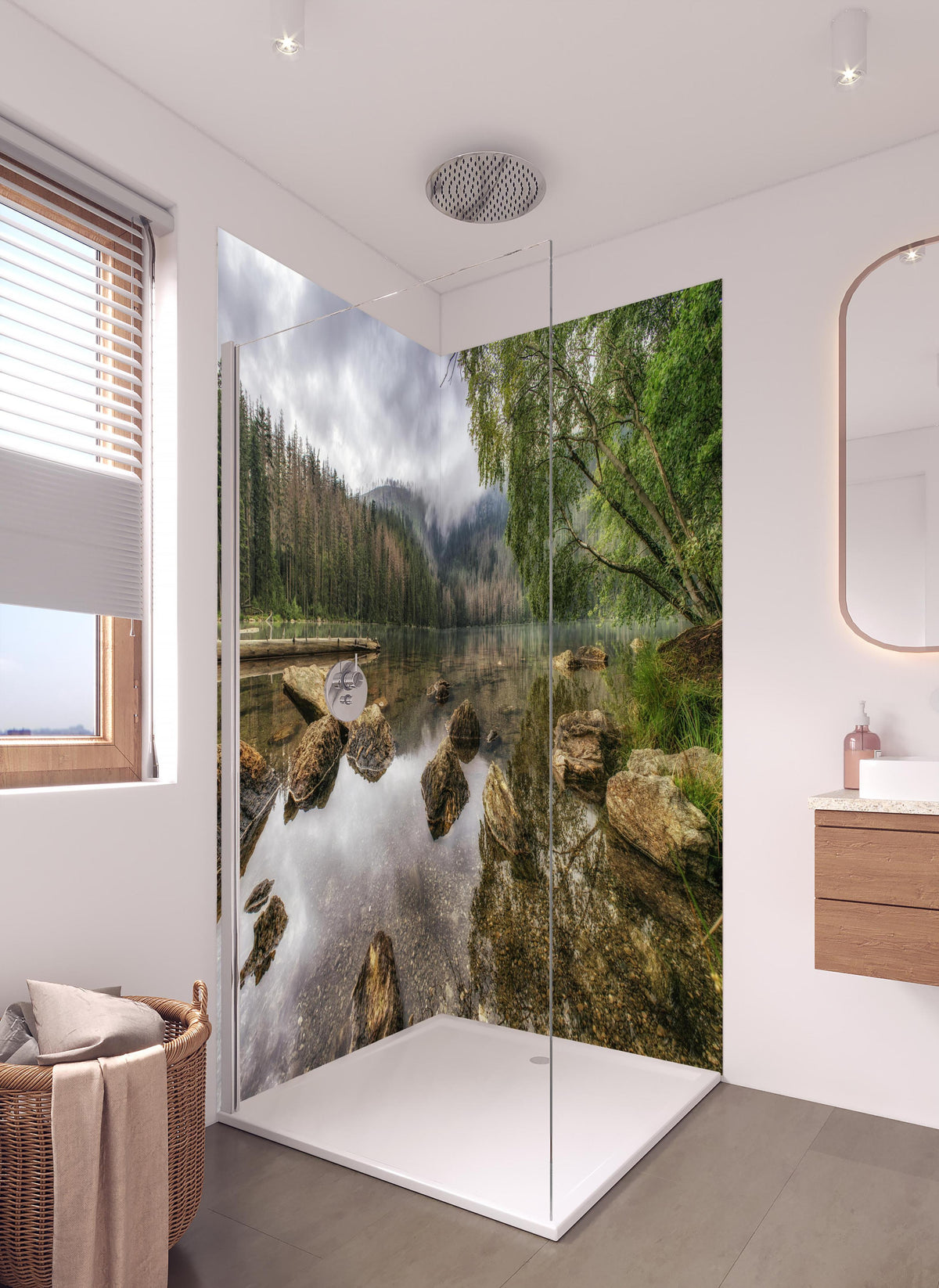 Duschrückwand - Sumava - Schwarzer See - Tschechische Republik in hellem Badezimmer mit Regenduschkopf  - zweiteilige Eck-Duschrückwand