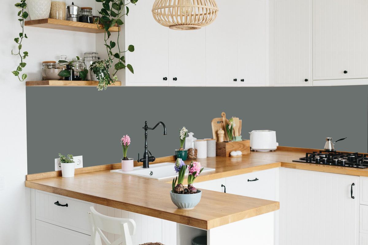 Küche - RAL 7005 (Mausgrau) in lebendiger Küche mit bunten Blumen