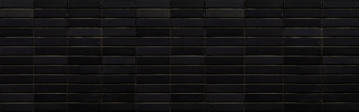 Küchenrückwand-Schwarze Backsteinmauer mit goldener Akzent