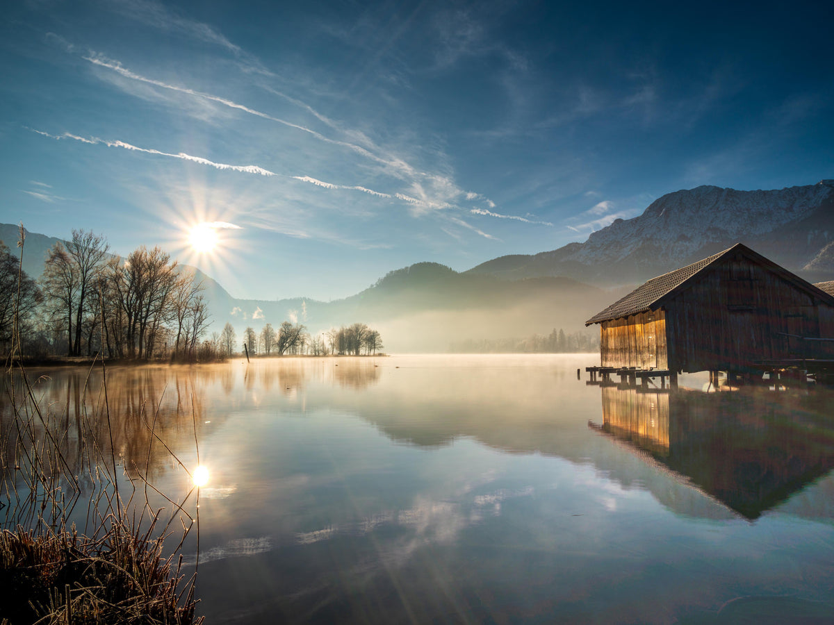 Spritzschutz-Morgensonnenblick über Bayerischen Kochelsee