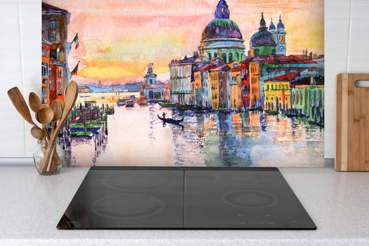 Spritzschutz - Venedig Aquarell  hinter einem Cerankochfeld zwischen Holz-Kochutensilien
